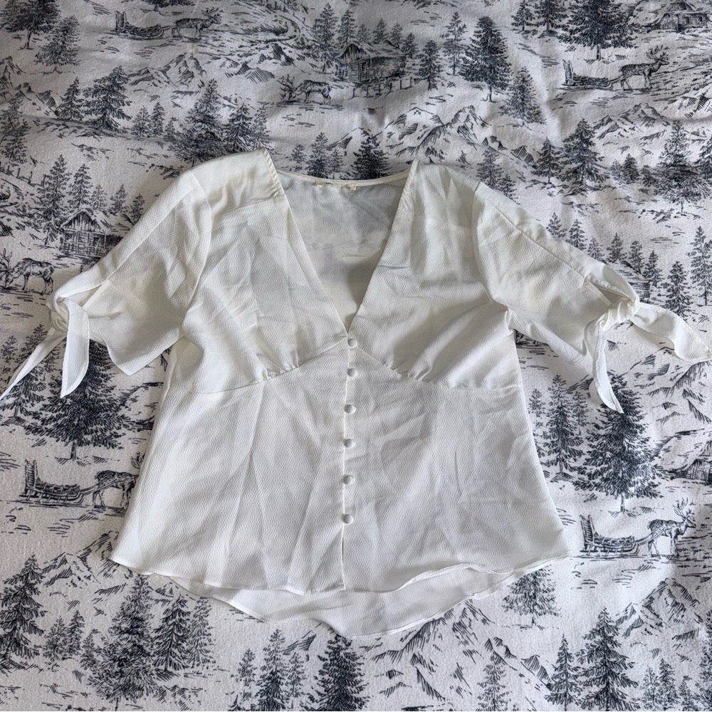 Lightweight White V-Neck Button Front Women’s Top - Picture 4 of 10